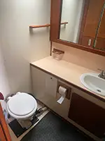 Wild Rover III full bathroom