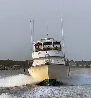Wilmington NC fishing charters – Wild Rover III running near Wilmington, NC